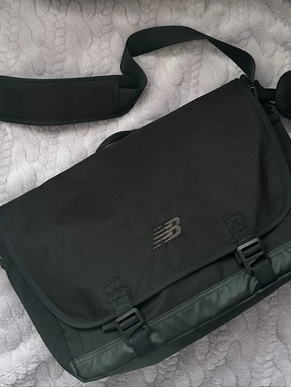 NEW BALANCE | Athletics Messenger Bag